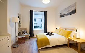 'Isimi- Modern 2 Bed Flat- Free Parking